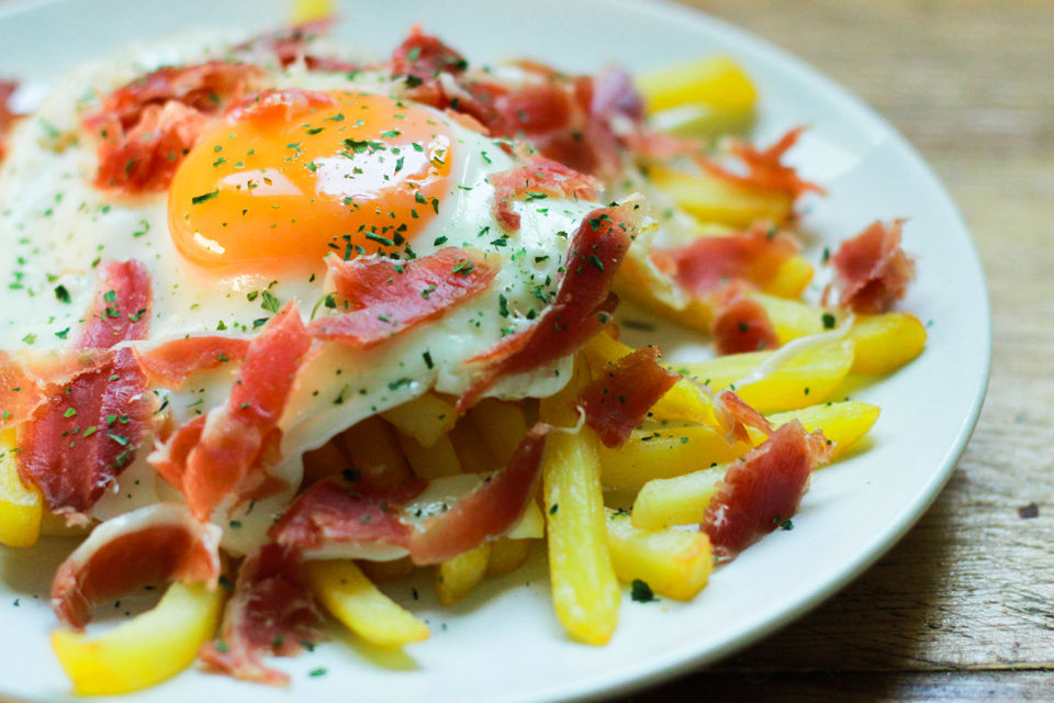 ŒUF BROUILLES AU JAMBON