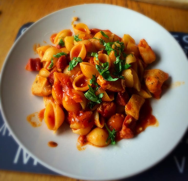 PASTA CON CHORIZO